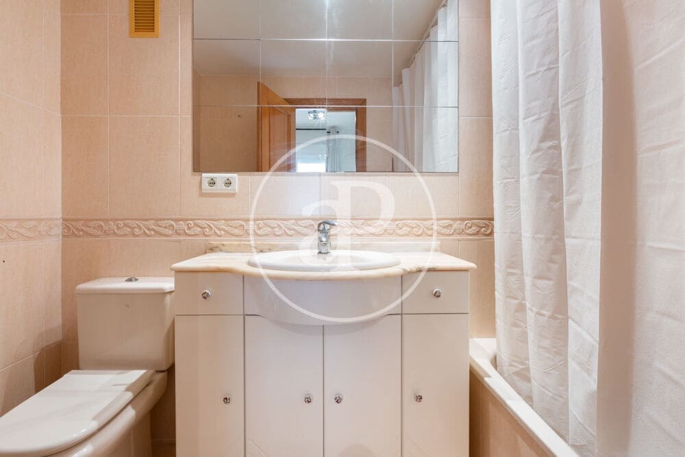 3 quarto Apartamento para arrendar em Valencia cidade com piscina garagem - 2 500 € (Ref: 9922375)