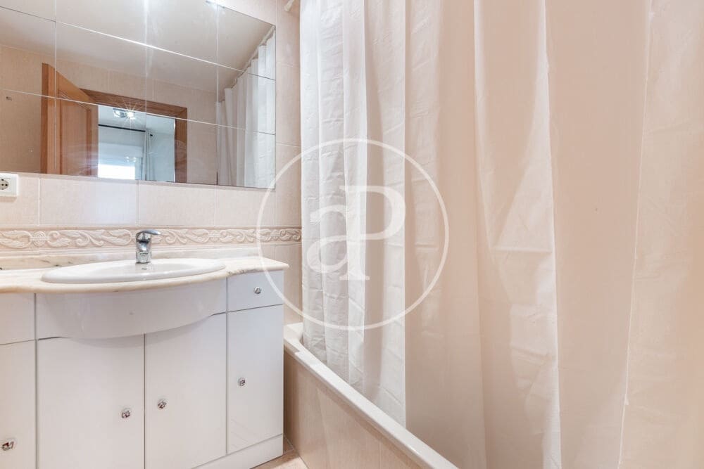 3 quarto Apartamento para arrendar em Valencia cidade com piscina garagem - 2 500 € (Ref: 9922375)