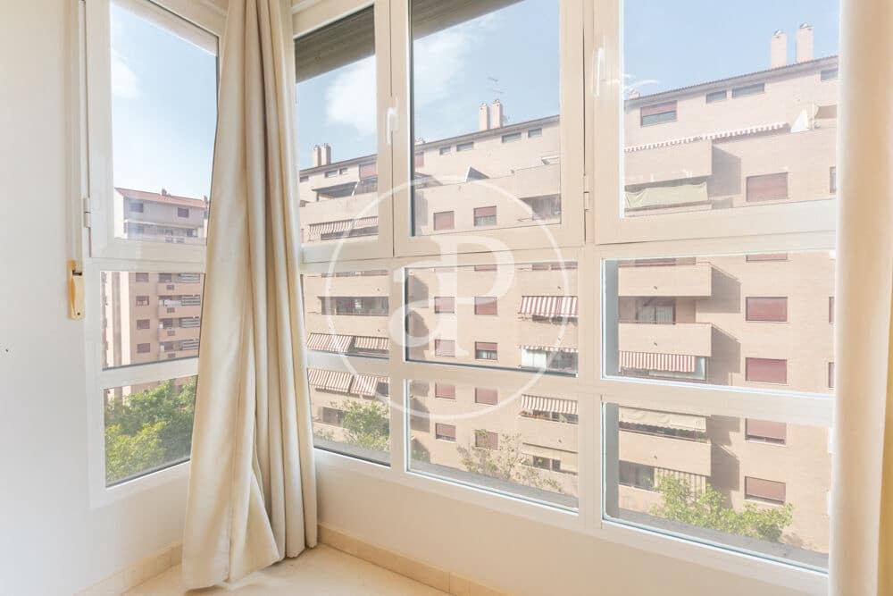 3 quarto Apartamento para arrendar em Valencia cidade com piscina garagem - 2 500 € (Ref: 9922375)