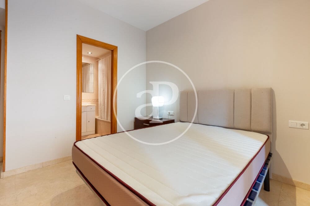 3 quarto Apartamento para arrendar em Valencia cidade com piscina garagem - 2 500 € (Ref: 9922375)