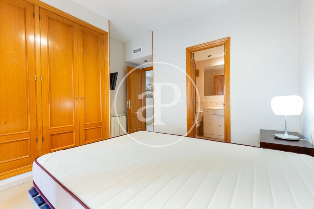 3 quarto Apartamento para arrendar em Valencia cidade com piscina garagem - 2 500 € (Ref: 9922375)