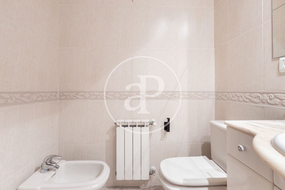 3 quarto Apartamento para arrendar em Valencia cidade com piscina garagem - 2 500 € (Ref: 9922375)