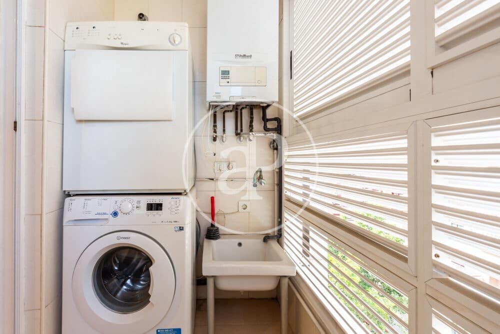 3 quarto Apartamento para arrendar em Valencia cidade com piscina garagem - 2 500 € (Ref: 9922375)