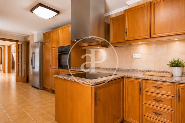 3 soveværelse Lejlighed til salg i La Gran Via, Valencia by - € 650.000 (Ref: 9927505)
