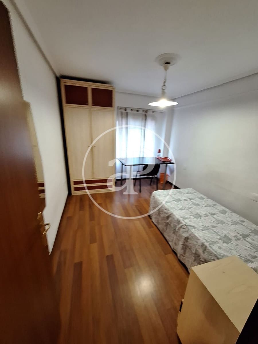3 bedroom Apartment for rent in Valencia city - € 1,300 (Ref: 9929470)