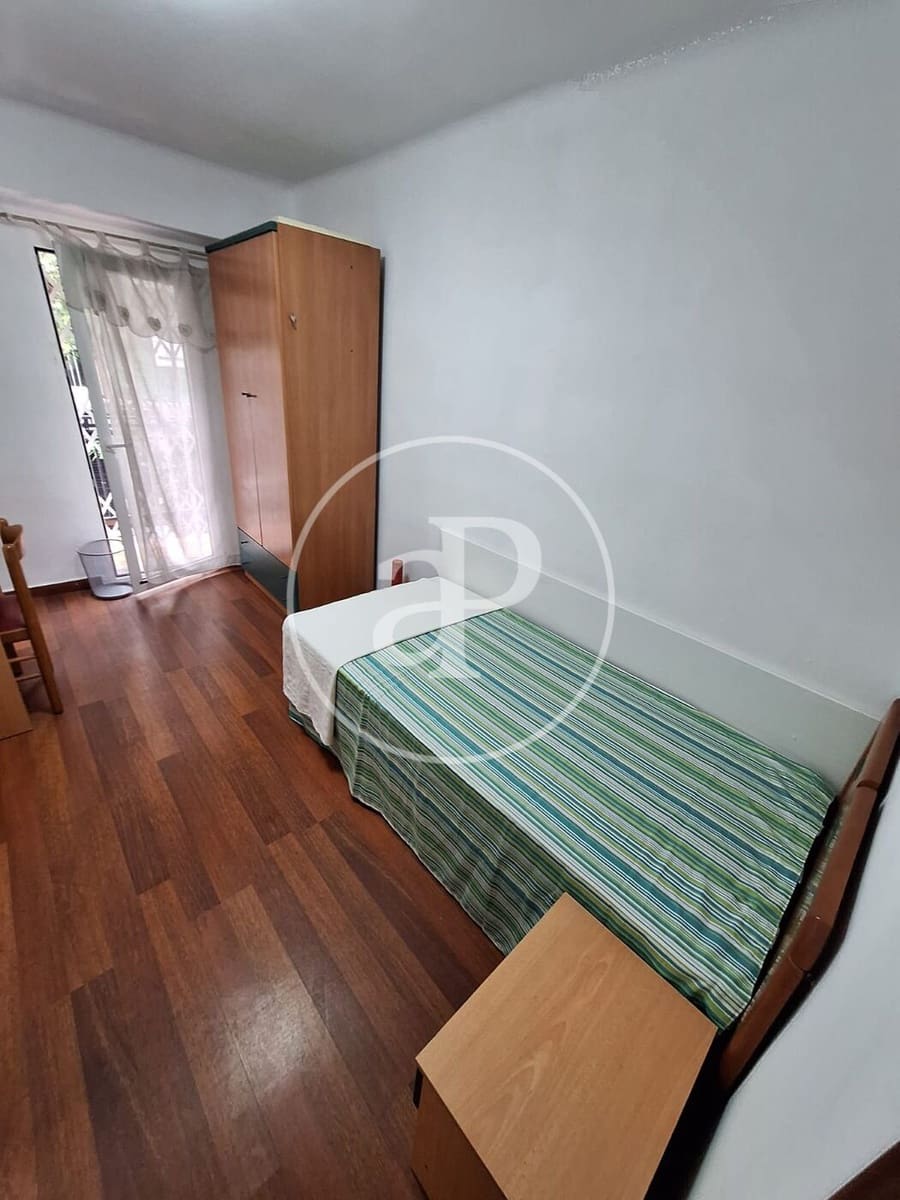 3 bedroom Apartment for rent in Valencia city - € 1,300 (Ref: 9929470)