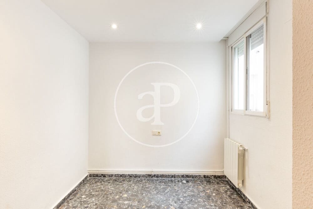 5 bedroom Apartment for rent in Valencia city with garage - € 2,400 (Ref: 9929473)