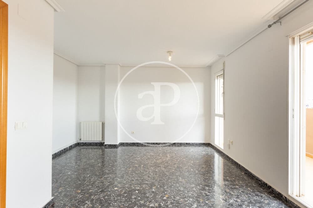 5 bedroom Apartment for rent in Valencia city with garage - € 2,400 (Ref: 9929473)
