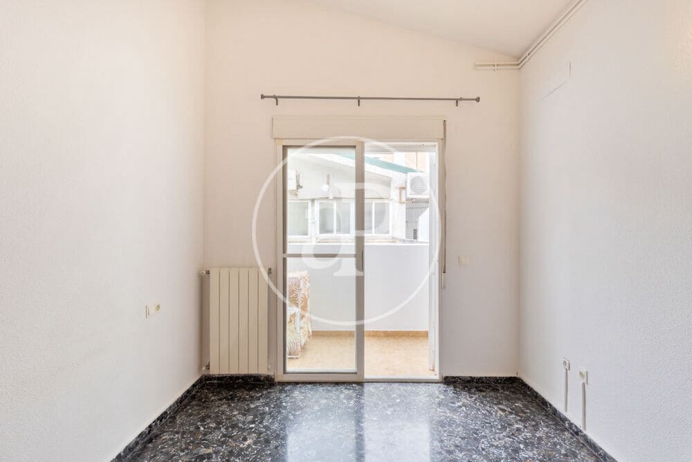5 bedroom Apartment for rent in Valencia city with garage - € 2,400 (Ref: 9929473)