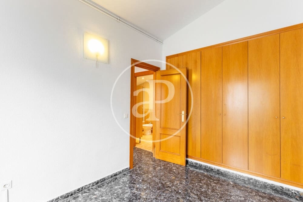 5 bedroom Apartment for rent in Valencia city with garage - € 2,400 (Ref: 9929473)
