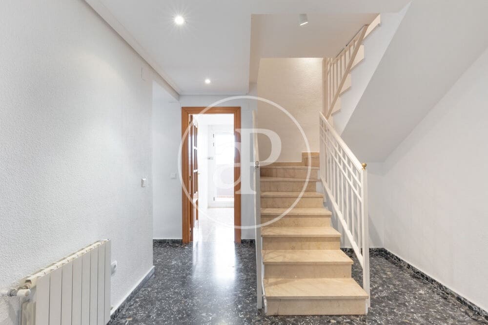 5 bedroom Apartment for rent in Valencia city with garage - € 2,400 (Ref: 9929473)