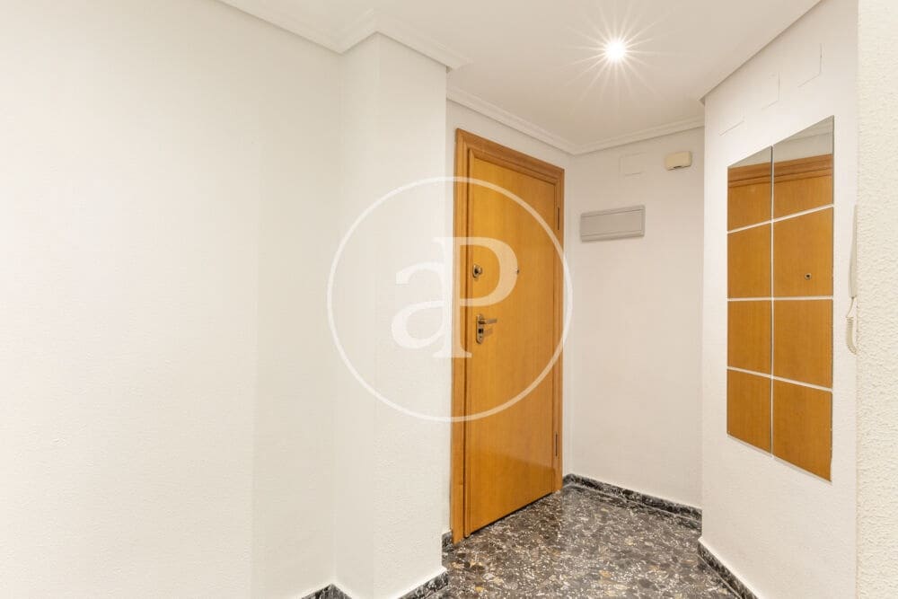 5 bedroom Apartment for rent in Valencia city with garage - € 2,400 (Ref: 9929473)