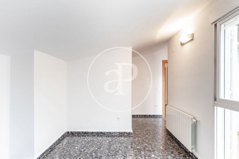 5 bedroom Apartment for rent in Valencia city with garage - € 2,400 (Ref: 9929473)