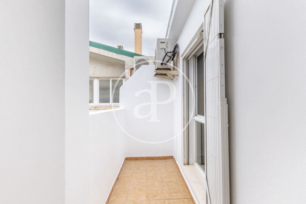 5 bedroom Apartment for rent in Valencia city with garage - € 2,400 (Ref: 9929473)