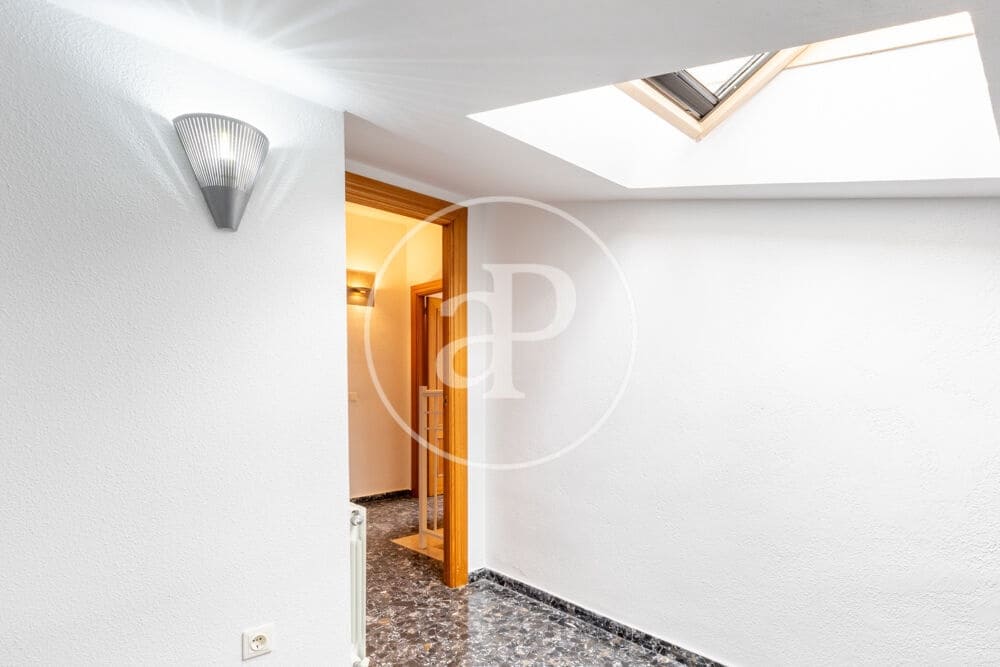 5 bedroom Apartment for rent in Valencia city with garage - € 2,400 (Ref: 9929473)