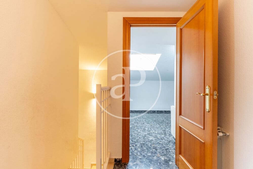 5 bedroom Apartment for rent in Valencia city with garage - € 2,400 (Ref: 9929473)