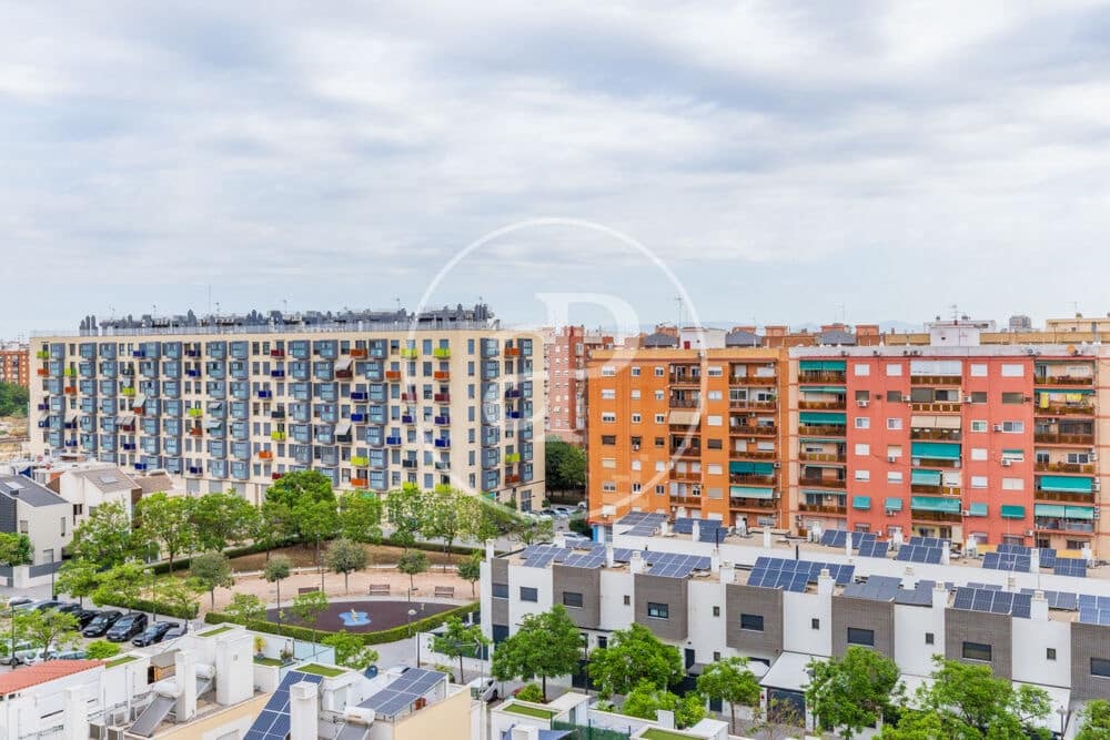 5 bedroom Apartment for rent in Valencia city with garage - € 2,400 (Ref: 9929473)
