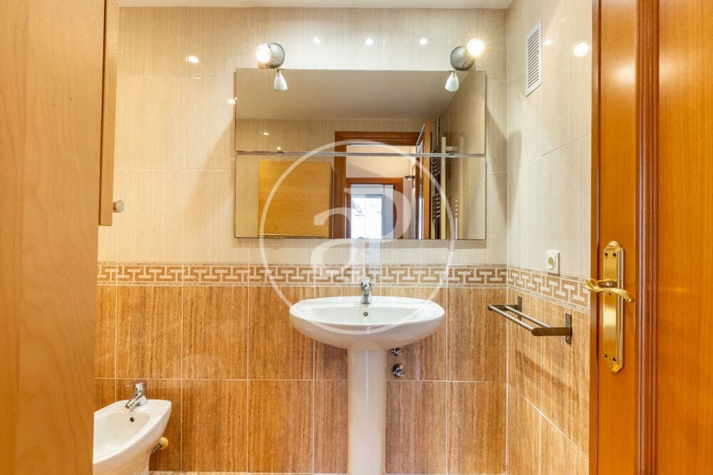 5 bedroom Apartment for rent in Valencia city with garage - € 2,400 (Ref: 9929473)