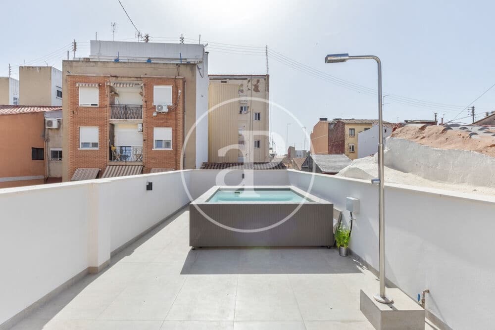 3 bedroom Villa for rent in Valencia city with pool - € 2,900 (Ref: 9929474)