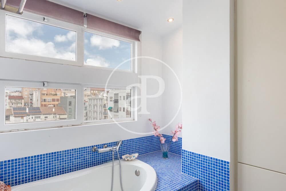 2 bedroom Penthouse for sale in Valencia city - € 495,000 (Ref: 9934497)