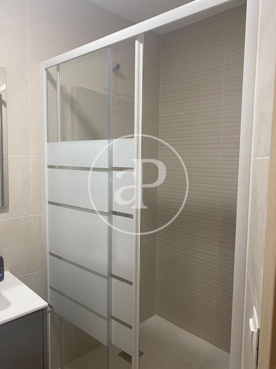 4 bedroom Apartment for rent in Valencia city - € 2,100 (Ref: 9934498)