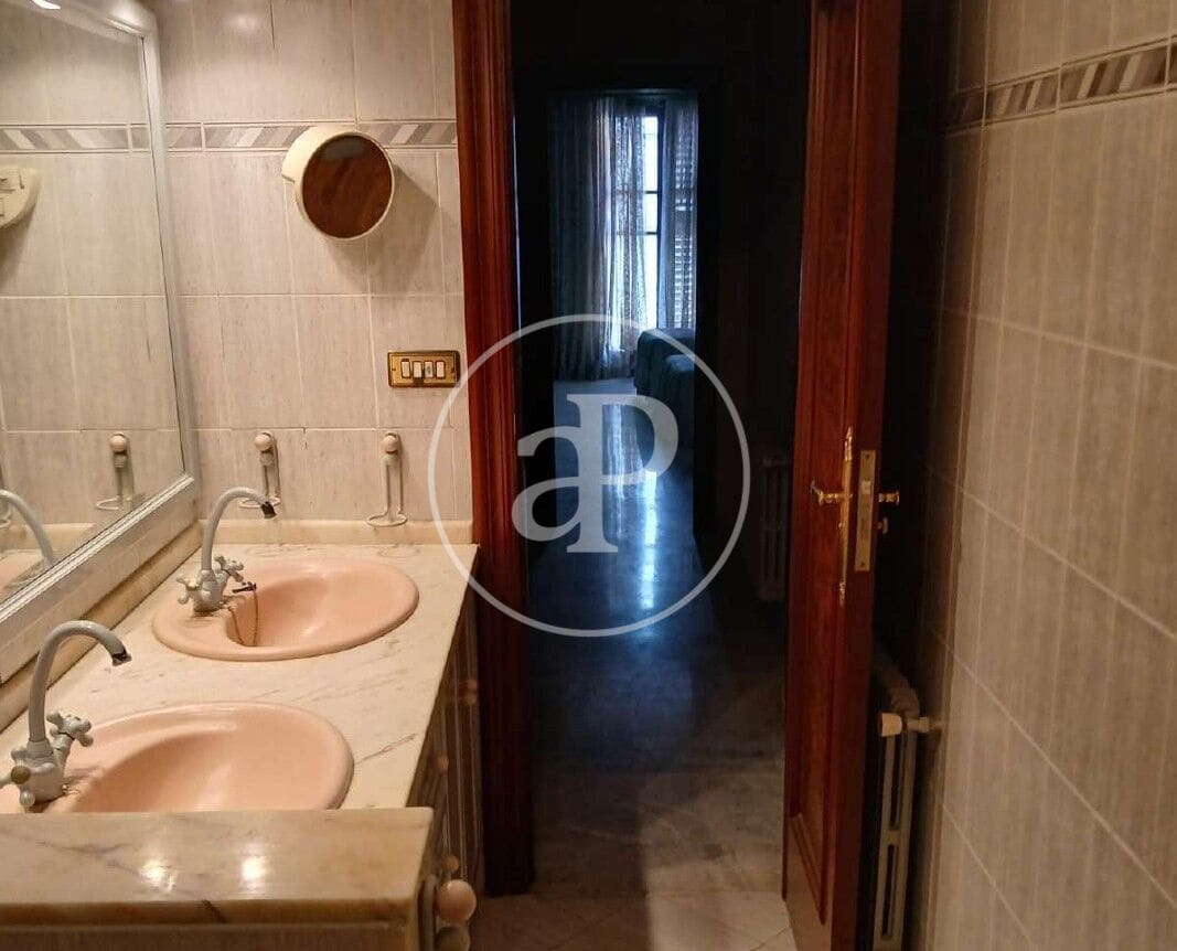 6 bedroom Villa for sale in Castello de la Plana - € 600,000 (Ref: 9936467)