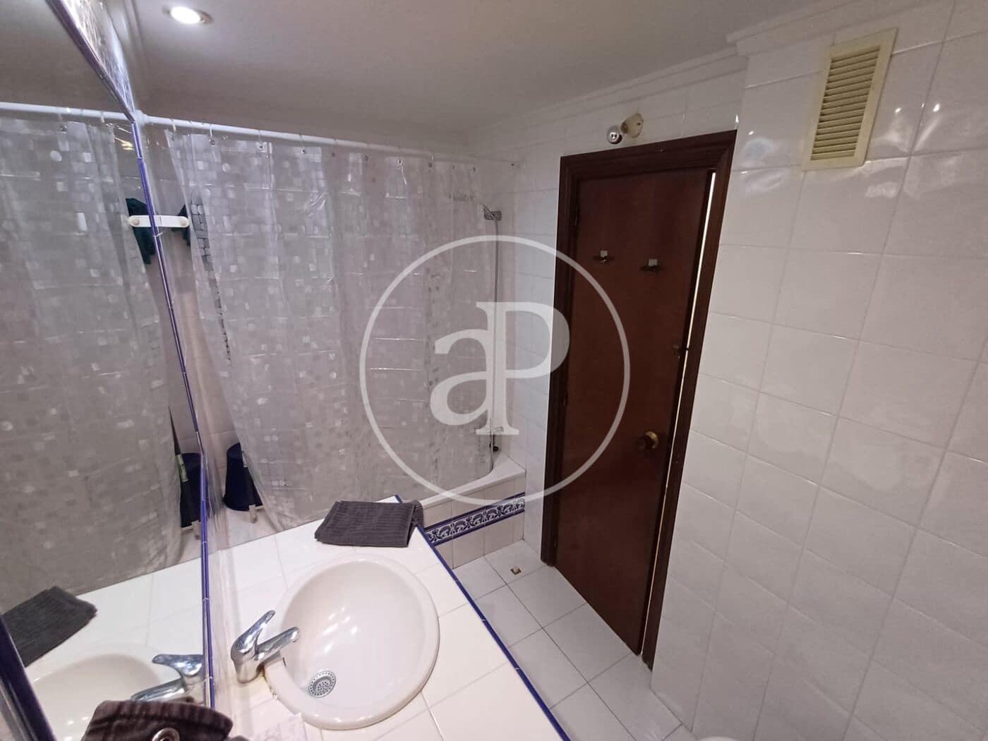 4 bedroom Apartment for rent in Valencia city - € 2,150 (Ref: 9938277)
