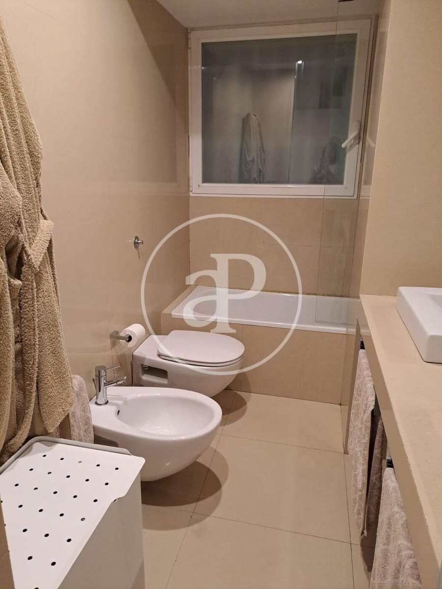 3 bedroom Apartment for rent in Valencia city - € 2,200 (Ref: 9938281)