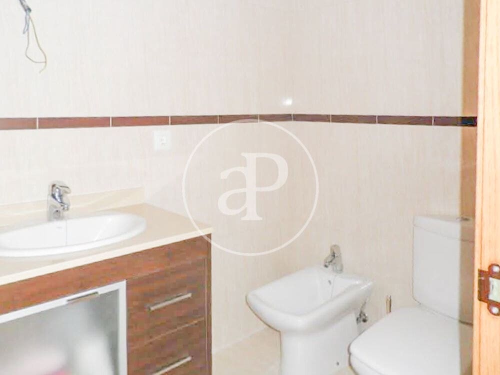 3 bedroom Apartment for sale in Castello de la Plana - € 287,000 (Ref: 9940041)