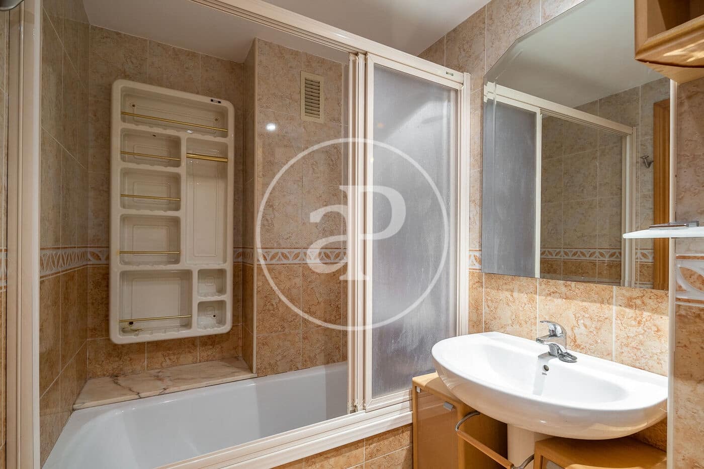 3 bedroom Apartment for rent in Valencia city with garage - € 1,500 (Ref: 9940042)