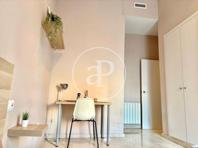 4 bedroom Apartment for rent in La Gran Via, Valencia city - € 2,800 (Ref: 9942590)