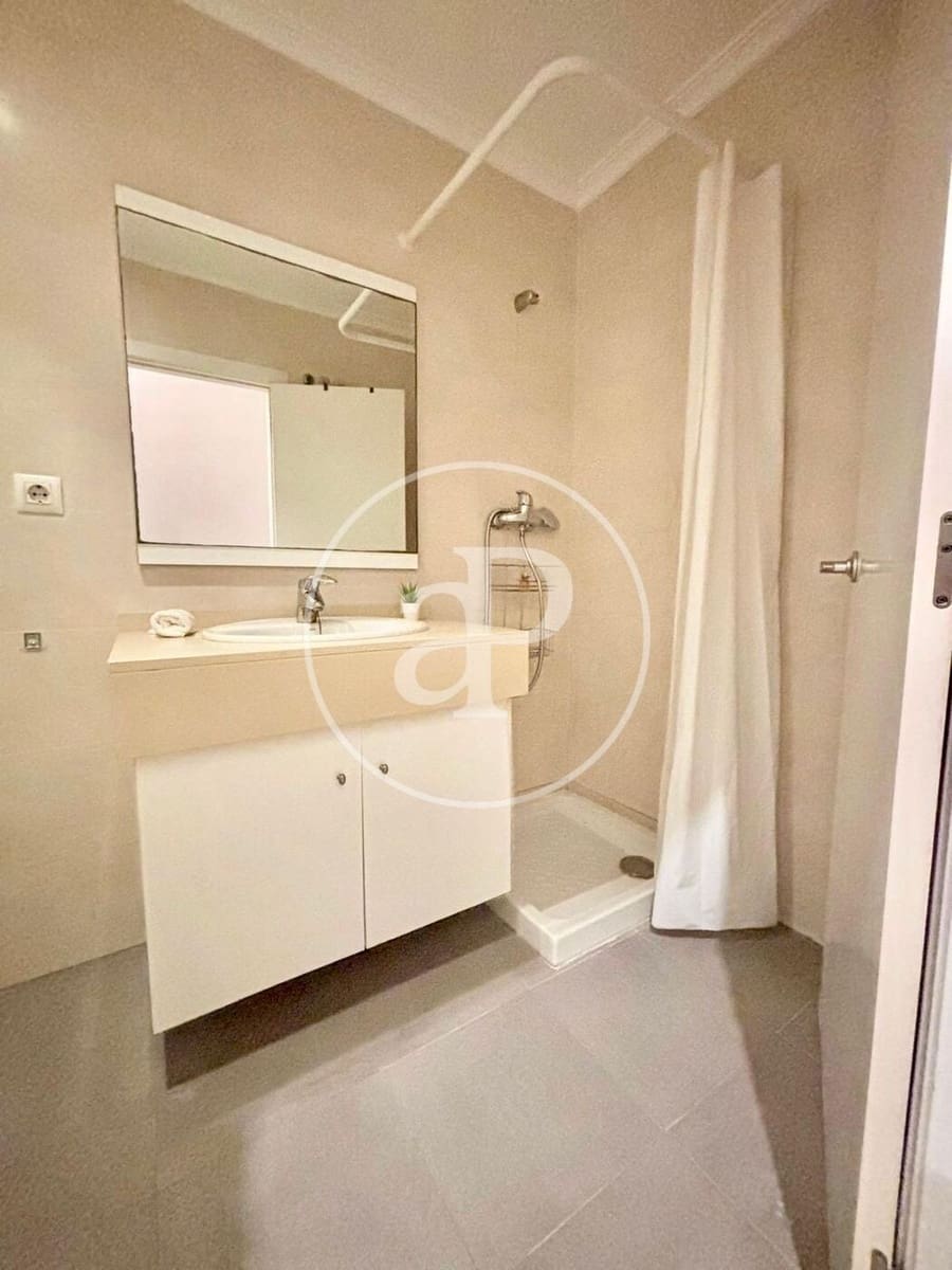 4 bedroom Apartment for rent in Valencia city - € 2,800 (Ref: 9942590)