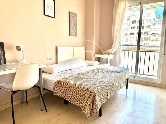 4 bedroom Apartment for rent in La Gran Via, Valencia city - € 2,800 (Ref: 9942590)