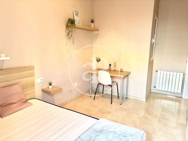 4 bedroom Apartment for rent in La Gran Via, Valencia city - € 2,800 (Ref: 9942590)