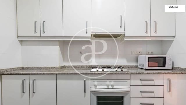 4 bedroom Apartment for rent in La Gran Via, Valencia city - € 2,800 (Ref: 9942590)