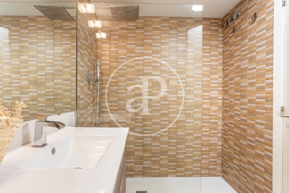 3 bedroom Apartment for sale in Valencia city with pool - € 605,000 (Ref: 9942591)