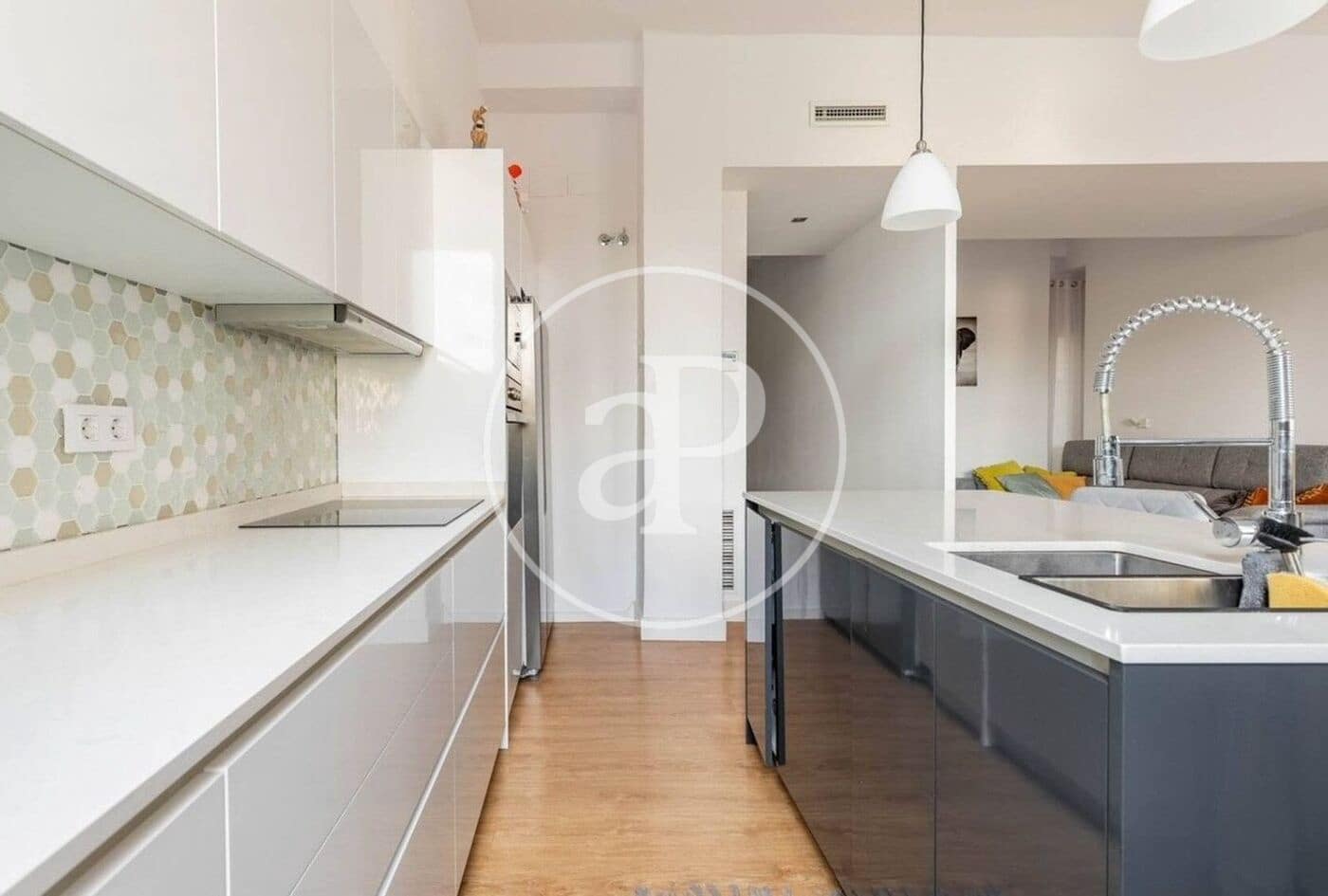 2 soverom Leilighet til leie i Valencia by - € 2 200 (Ref: 9942592)