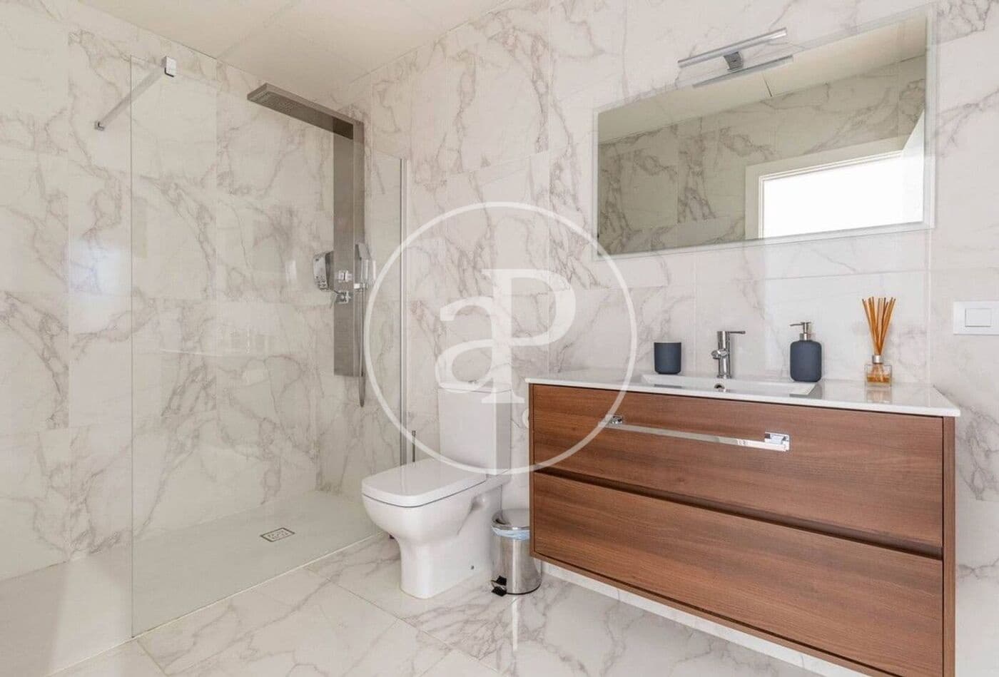 2 soverom Leilighet til leie i Valencia by - € 2 200 (Ref: 9942592)