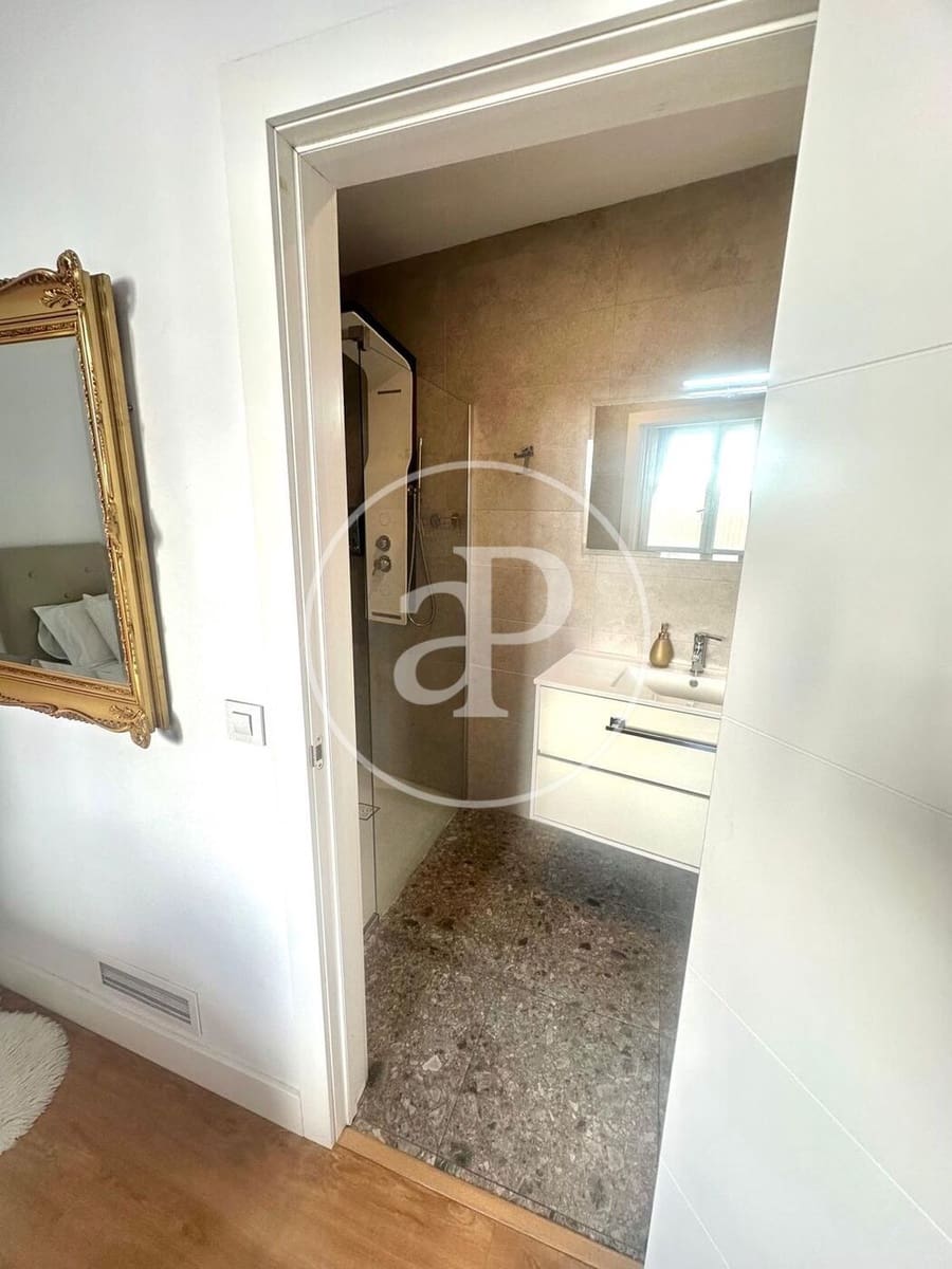 2 soverom Leilighet til leie i Valencia by - € 2 200 (Ref: 9942592)