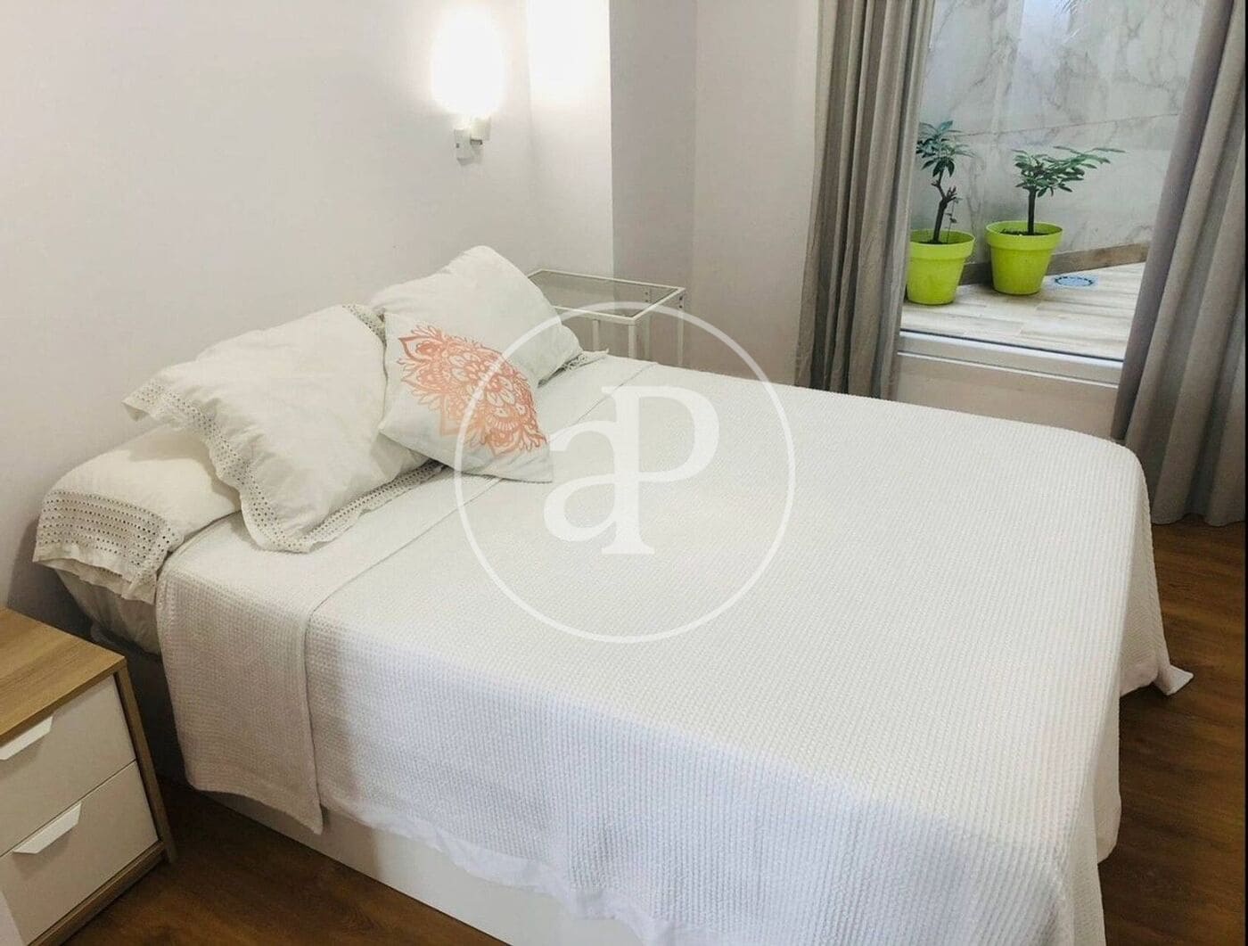 2 soverom Leilighet til leie i Valencia by - € 2 200 (Ref: 9942592)