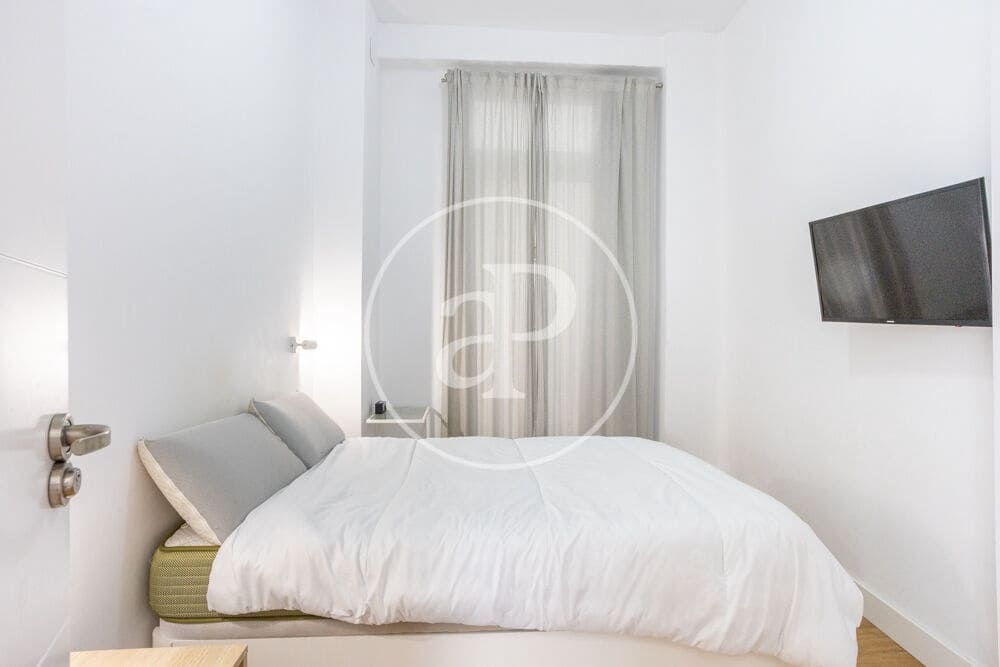 2 bedroom Apartment for rent in Valencia city - € 1,995 (Ref: 9942592)