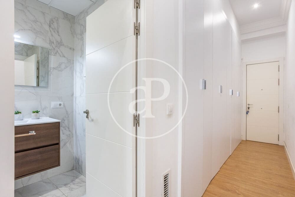 2 bedroom Apartment for rent in Valencia city - € 1,995 (Ref: 9942592)