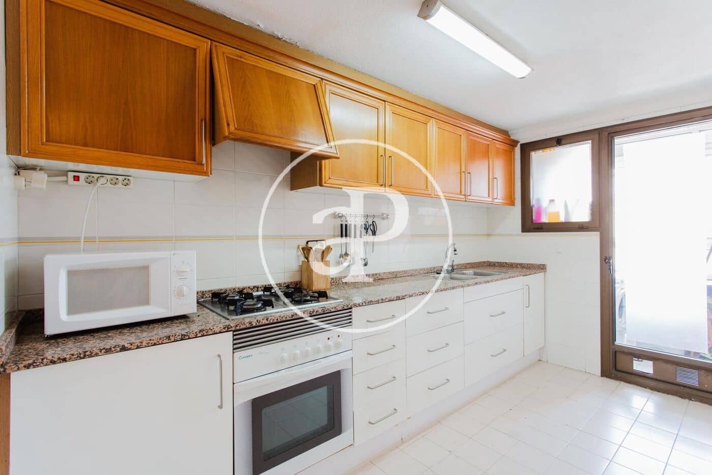 3 bedroom Apartment for rent in Valencia city - € 1,900 (Ref: 9942593)