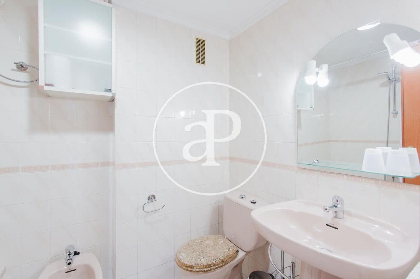 3 bedroom Apartment for rent in Valencia city - € 1,900 (Ref: 9942593)