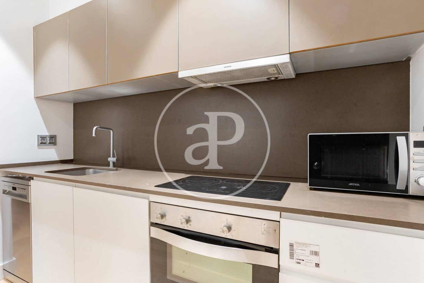 1 soverom Leilighet til leie i Valencia by - € 1 600 (Ref: 9942598)