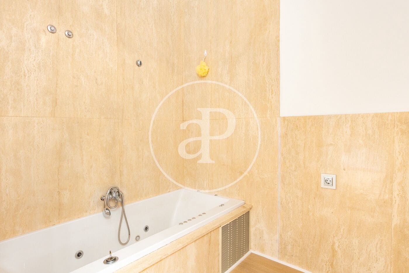 1 soverom Leilighet til leie i Valencia by - € 1 600 (Ref: 9942598)