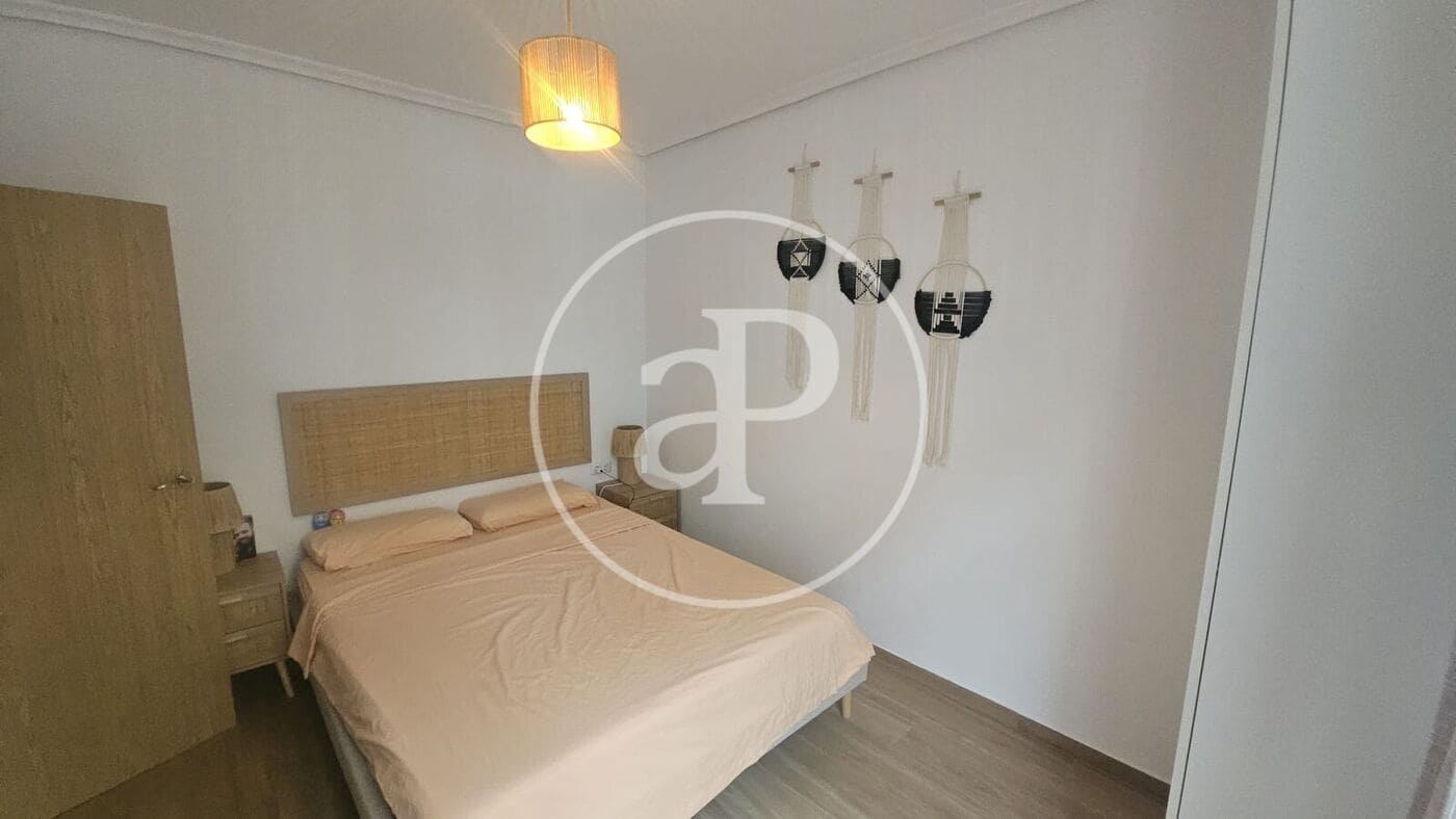 2 bedroom Apartment for rent in Valencia city - € 1,400 (Ref: 9942599)