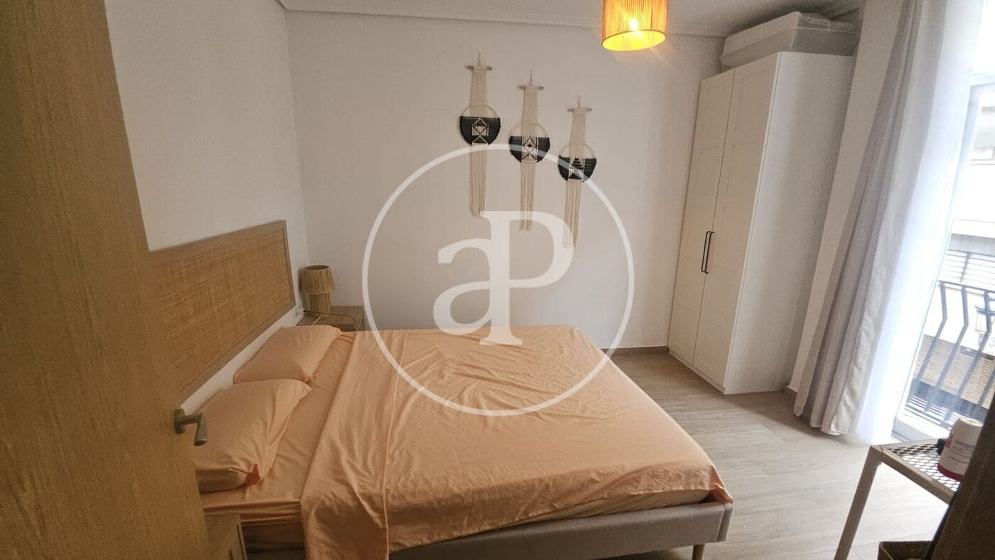 2 bedroom Apartment for rent in Valencia city - € 1,400 (Ref: 9942599)