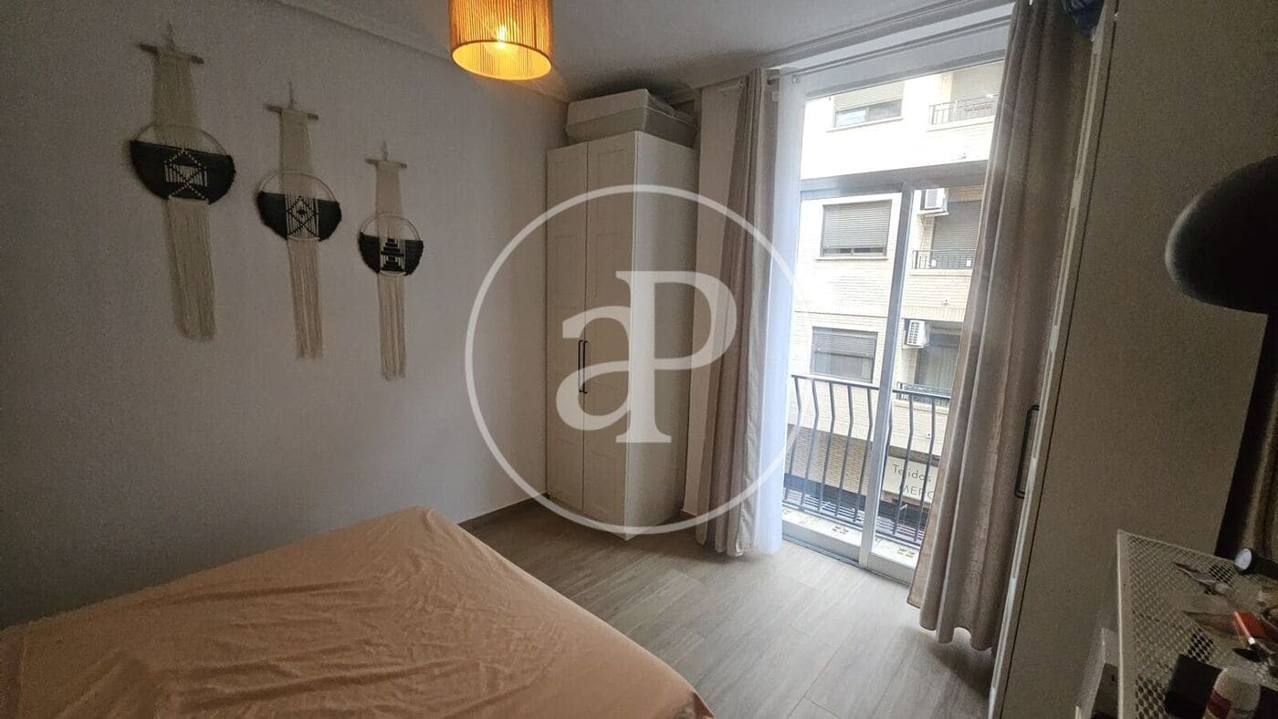2 bedroom Apartment for rent in Valencia city - € 1,400 (Ref: 9942599)