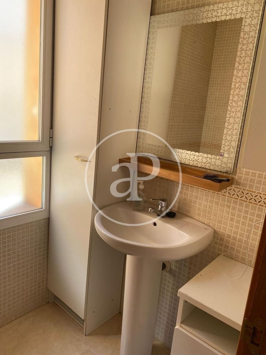 5 slaapkamer Appartement te huur in La Pobla de Vallbona met garage - € 1.450 (Ref: 9942600)